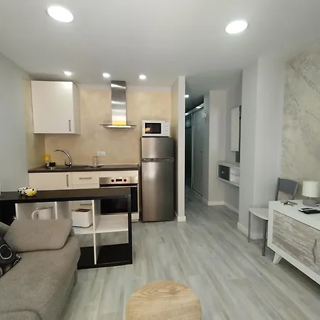 Arenas 50 Apartment *